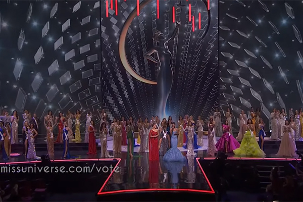 Sân khấu đêm Bán kết của Miss Universe được lấy cảm hứng từ cây đàn guitar
