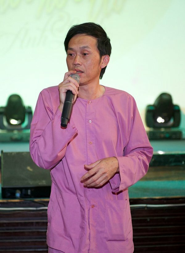 Trước Đàm Vĩnh Hưng, nghệ sĩ Hoài Linh cũng đã lên tiếng về việc chưa thể trao tận tay 14,67 tỷ đồng quyên góp đến những người dân miền Trung