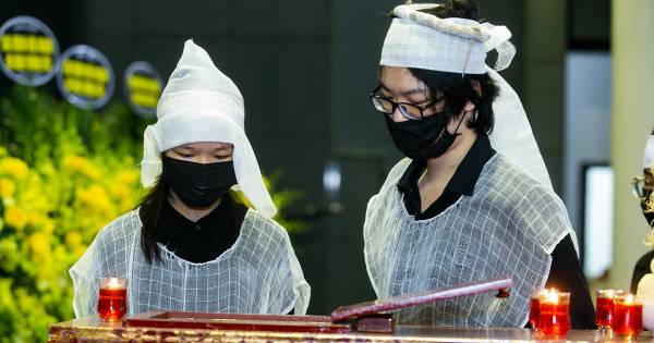 Chồng cũ và 2 con nghẹn ngào đưa tiễn Hoa hậu Thu Thủy