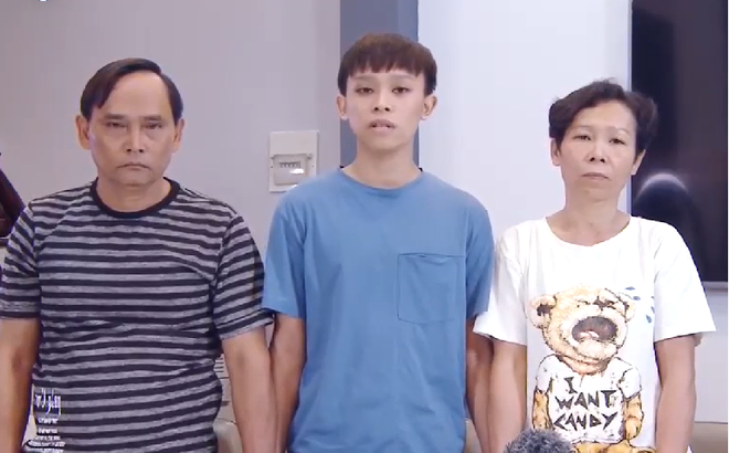 Clip Hồ Văn Cường cùng bố mẹ đứng lên xin lỗi Phi Nhung và khán giả được đăng tải vào trưa ngày 10/6