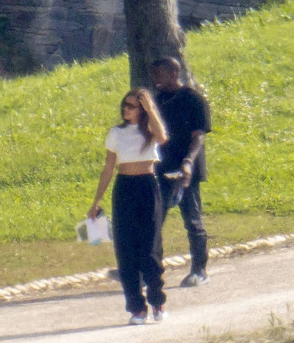 Hình ảnh Irina và Kanye West bị bắt gặp khi đang tận hưởng chuyến du lịch tạ Pháp
