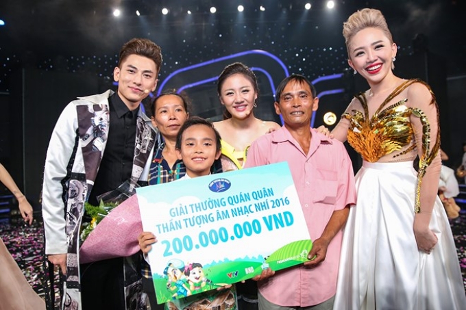 Số tiền 200 triệu từ danh hiệu Quán quân Vietnam Idol Kids của Hồ Văn Cường bị quản lý giữ suốt 5 năm qua