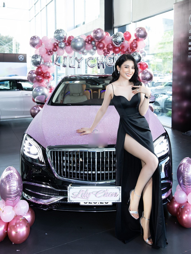 Ngay sau đó 3 ngày, Lily Chen cũng đăng tải siêu xe màu đen hồng tương tự