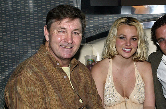 Ông Jamie Spears đã nhận được 130.000 USD mỗi năm khi nhận giám hộ con gái ruột