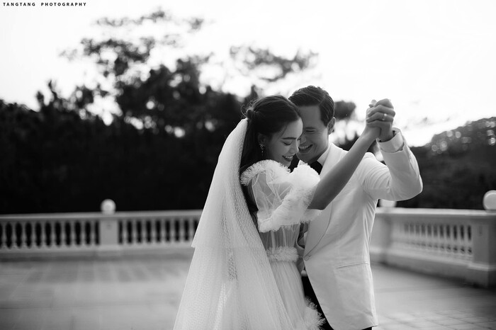 Cũng như Hồ Ngọc Hà, Kim Lý đã chia sẻ bức ảnh lãng mạn của cặp đôi