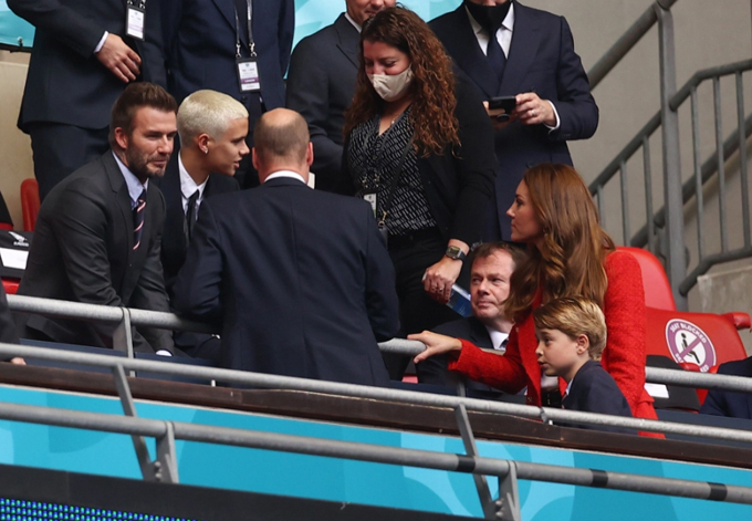 Cũng trong tuần trước, gia đình Công nương Kate đã gặp vợ cựu danh thủ David Beckham và con trai anh là Romeo