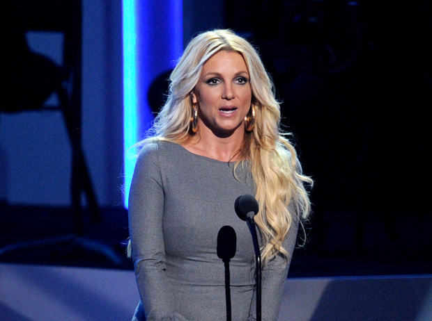 Gương mặt vô hồn của Britney Spears từng gây xôn xao mạng xã hội khi cô nhận lời ngồi 'ghế nóng' chương trình X-Factors