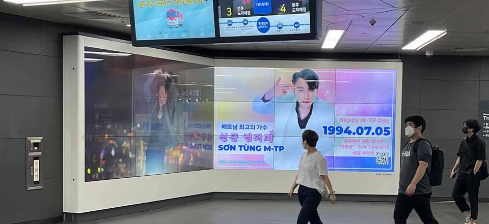 Người dân Hàn Quốc bày tỏ sự chú ý của Sơn Tùng M-TP xuất hiện tại những màn hình lớn trên các ga tàu điện ngầm