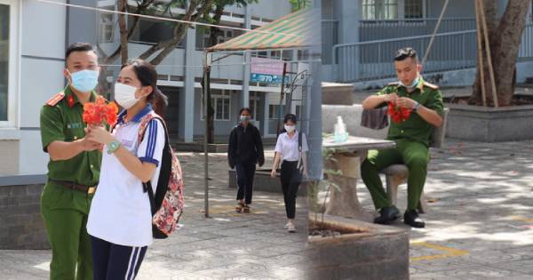 Hình ảnh "ấm lòng" trong kỳ thi THPT Quốc gia: Chiến sĩ công an chăm chú kết vòng hoa cho nữ sinh đầu tiên ra khỏi phòng thi