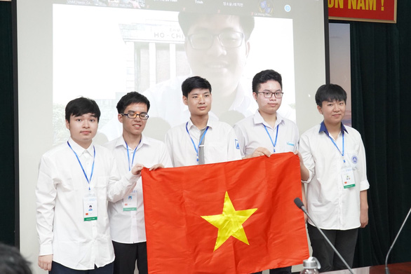 6 học sinh đạt huy chương kỳ thi Olympic toán quốc tế 2021 của đội tuyển Việt Nam