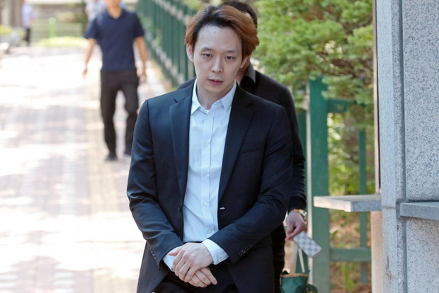  Park Yoochun bị công ty kiện vì tự ý ký hợp đồng riêng, lén dùng thẻ công - Ảnh 3