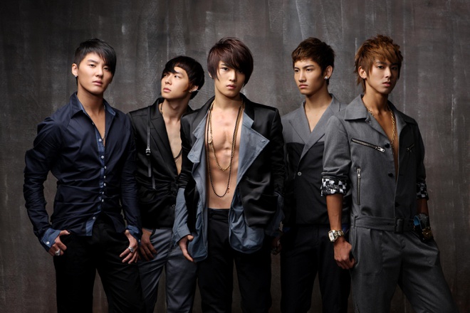 Được mệnh danh là 'Những vị thần phương Đông' bởi TVXQ độc chiếm toàn bộ thị trường âm nhạc Hàn Quốc và Nhật Bản 1 thời