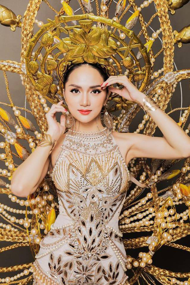 Hương Giang xuất hiện sang chảnh tại Miss International Queen 2018.
