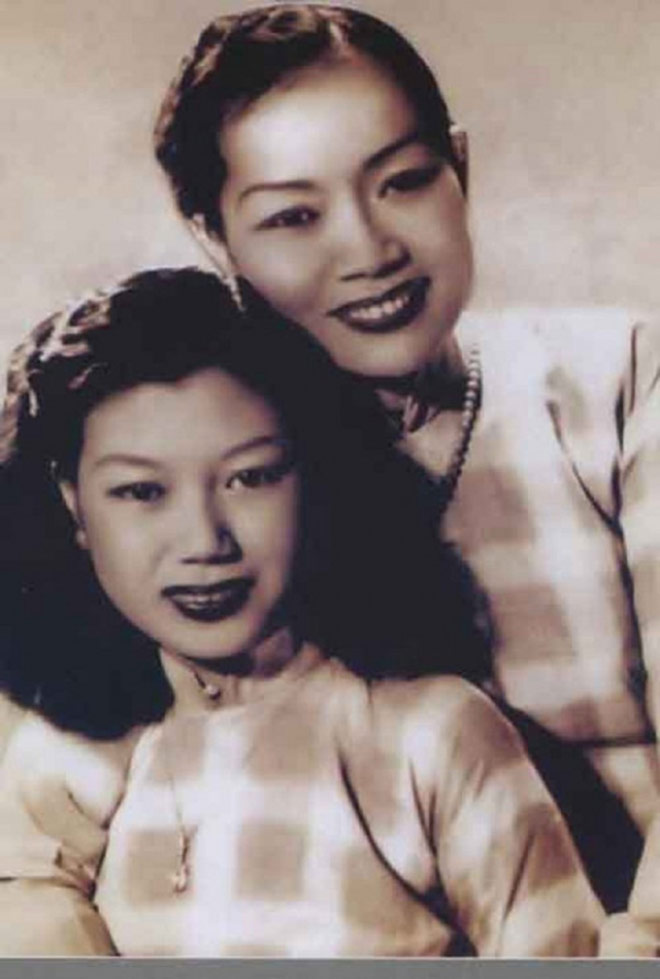 Kim Cương và mẹ - cố NSND Bảy Nam.