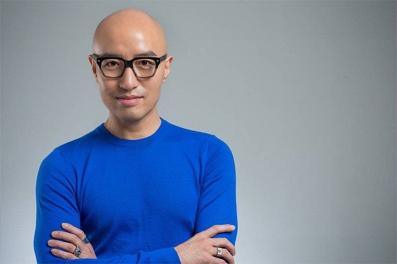 Hong Suk Chun là nghệ sĩ Hàn đầu tiên công khai đồng tính.