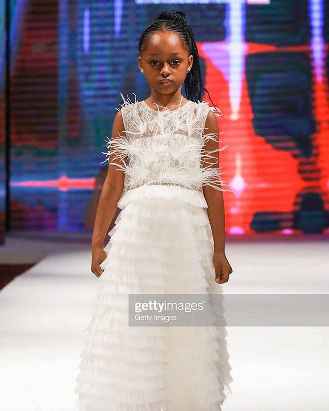 'Cô bé châu Phi đẹp nhất thế giới' thay đổi thế nào ở tuổi lên 7 - Ảnh 8