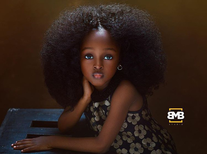 'Cô bé châu Phi đẹp nhất thế giới' thay đổi thế nào ở tuổi lên 7 - Ảnh 1