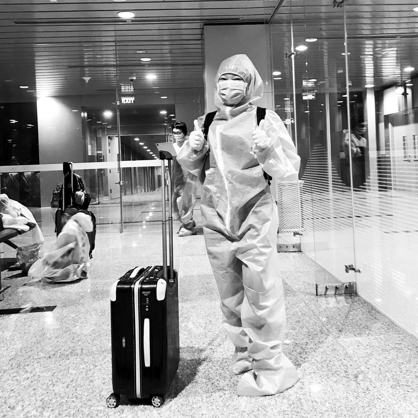 Ca sĩ Hà Trần rời Mỹ về Việt Nam giữa mùa dịch Covid-19
