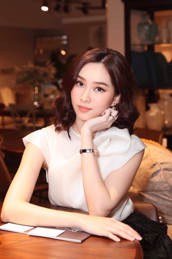 Loạt scandal học dốt, chửi tục của các Hoa hậu Việt Nam thời mới đăng quang - Ảnh 10