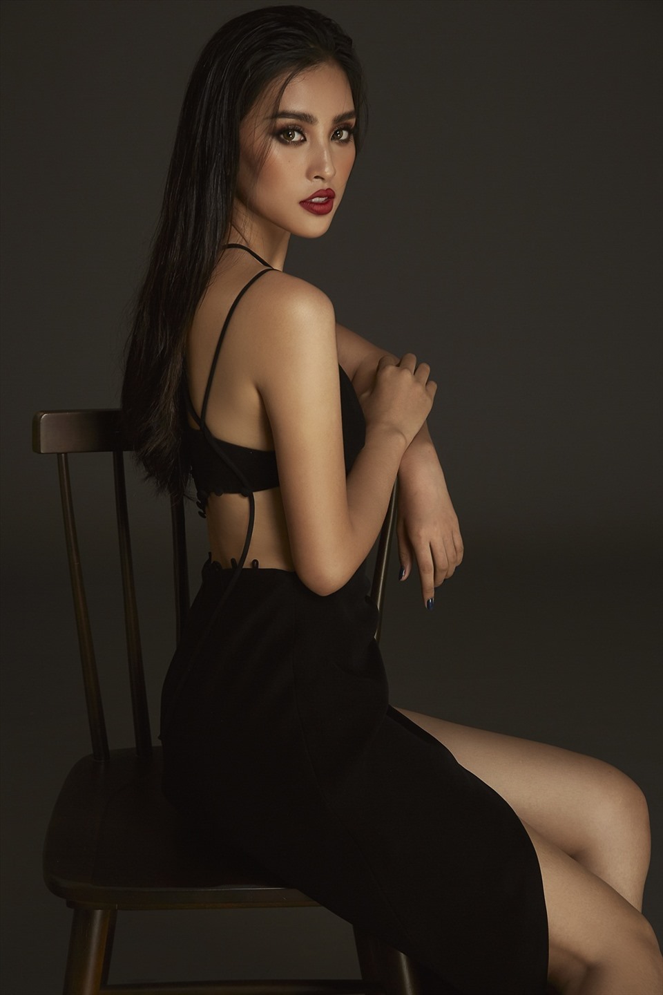 Chân dung Trần Tiểu Vy - mỹ nhân soán ngôi Đặng Thu Thảo, trở thành 'Hoa hậu của các Hoa hậu' - Ảnh 11