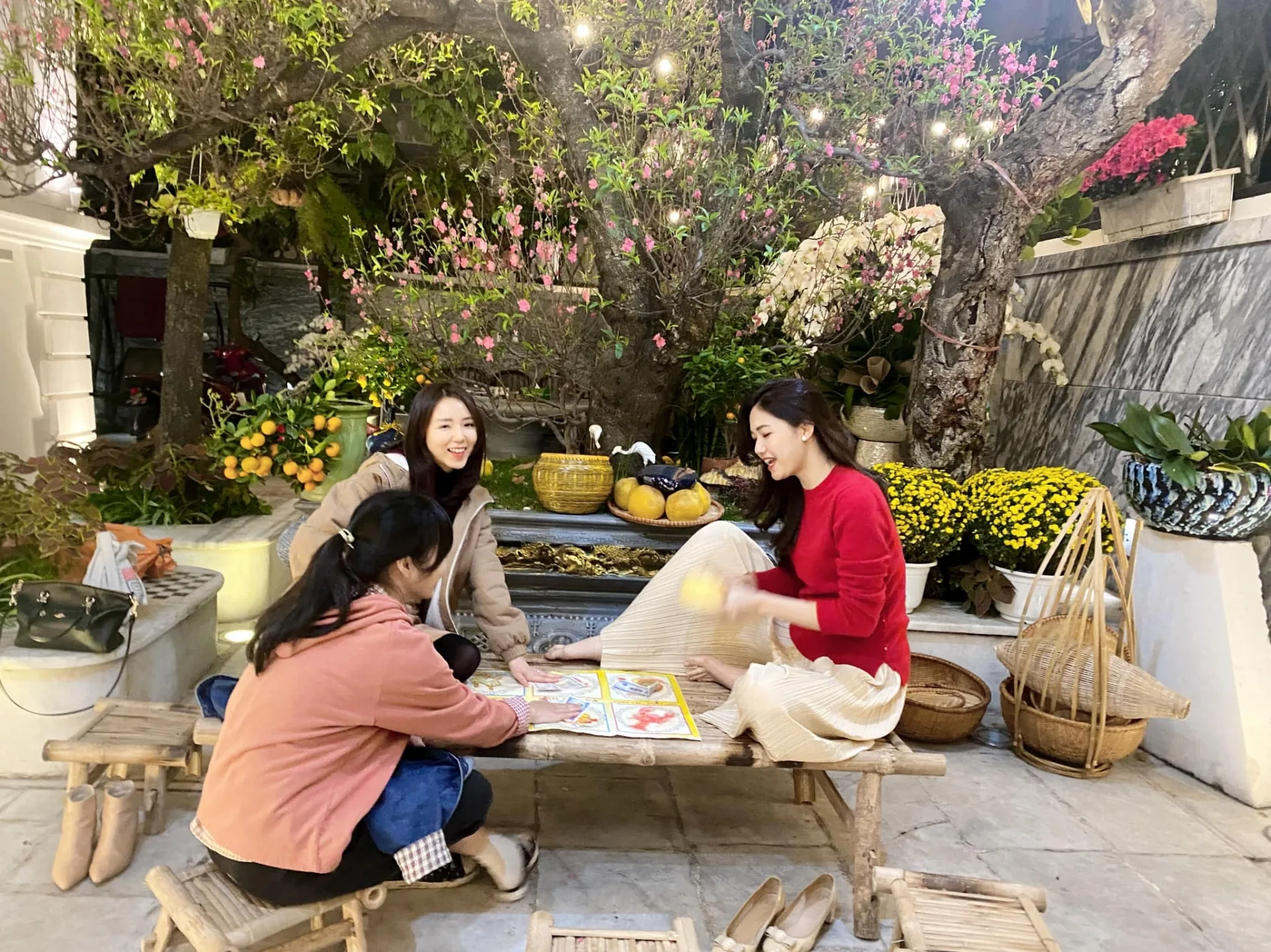 Cuộc sống nhung lụa của Á hậu Thanh Tú sau khi kết hôn với đại gia hơn 16 tuổi - Ảnh 2