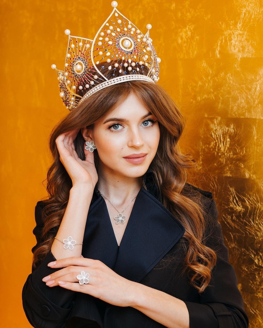 Nhan sắc 'búp bê Nga' đăng quang Hoa hậu Hoàn vũ 2020 - Ảnh 3