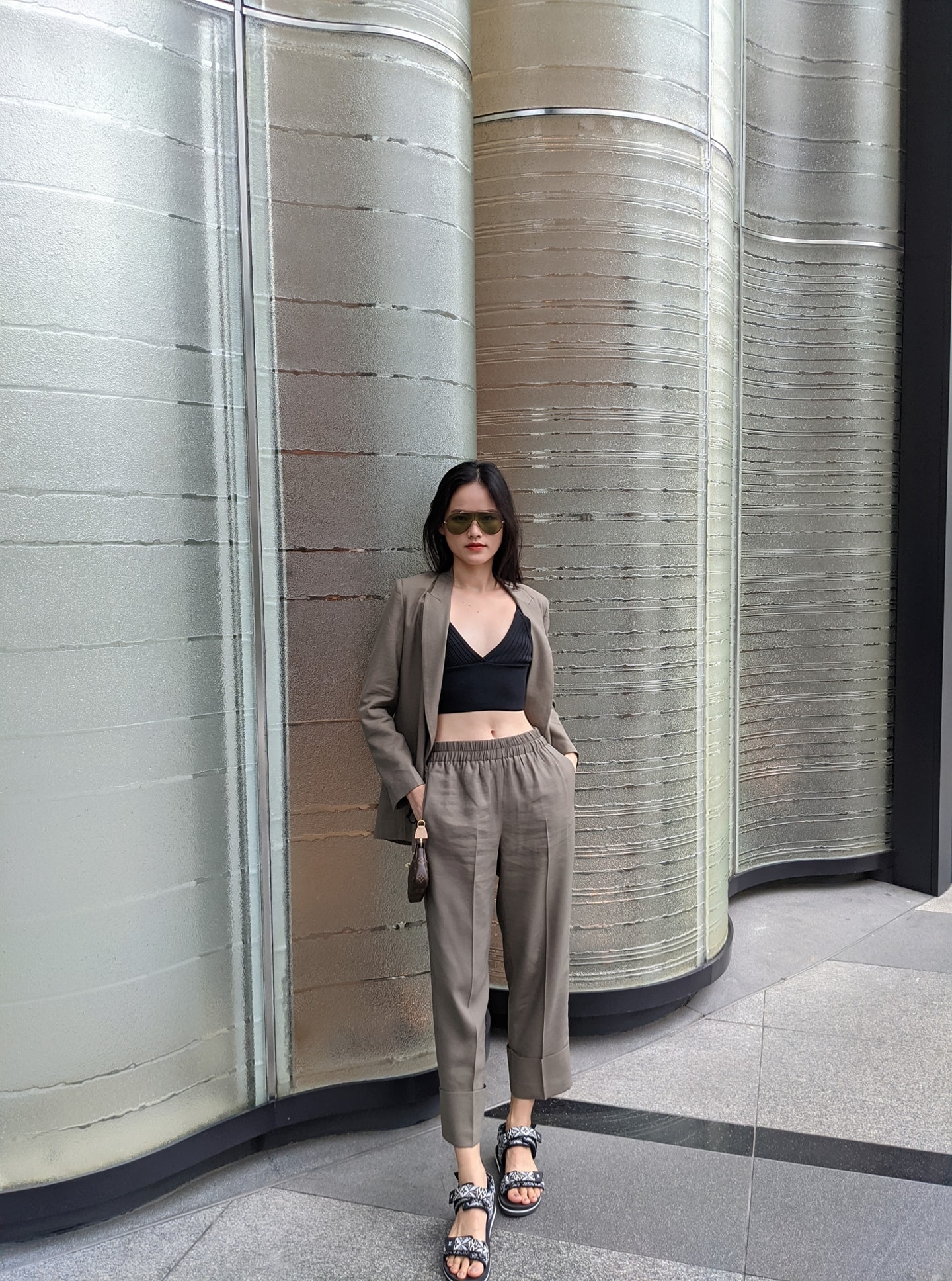 Tuyết Lan thông báo với fan hâm mộ lịch diễn catwalk cho show xuân hè của thương hiệu thời trang đình đám Louis Vuitton. Sau khi ly hôn, cô sống bình yên, tập trung cho công việc tại Singapore.