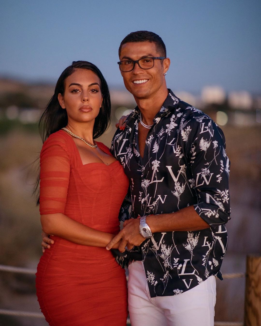 Bạn gái Ronaldo yêu tâm hồn bạn trai hơn thân hình 6 múi - Ảnh 2