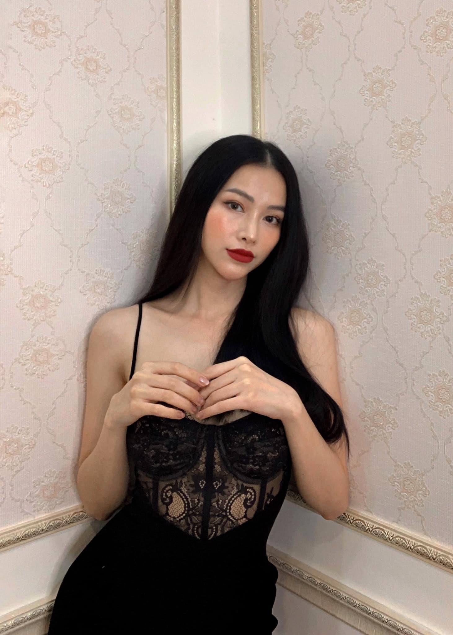 Hoa hậu Trái Đất Phương Khánh khoe vẻ sexy, quyến rũ đón sinh nhật tuổi 26.