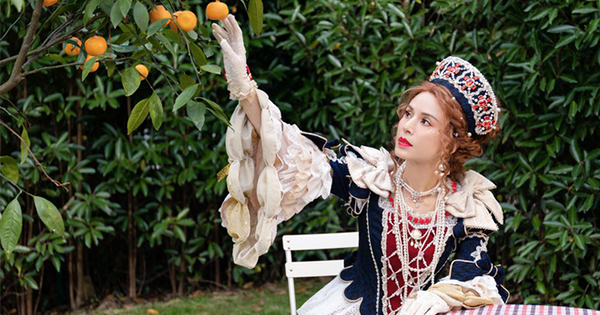 MXH tranh cãi khi Lý Nhược Đồng chơi phong cách Lolita ở tuổi 55