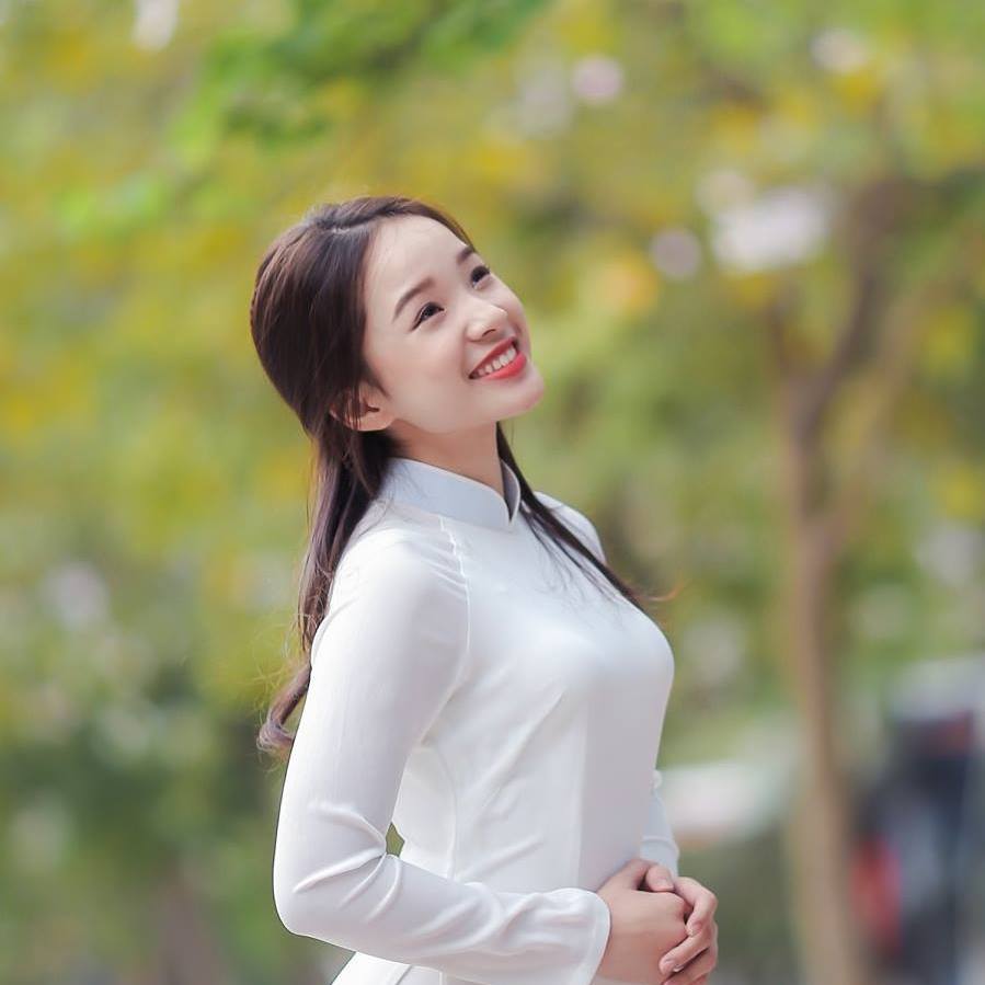 Tú Linh - con gái 22 tuổi của Thanh Thanh Hiền.