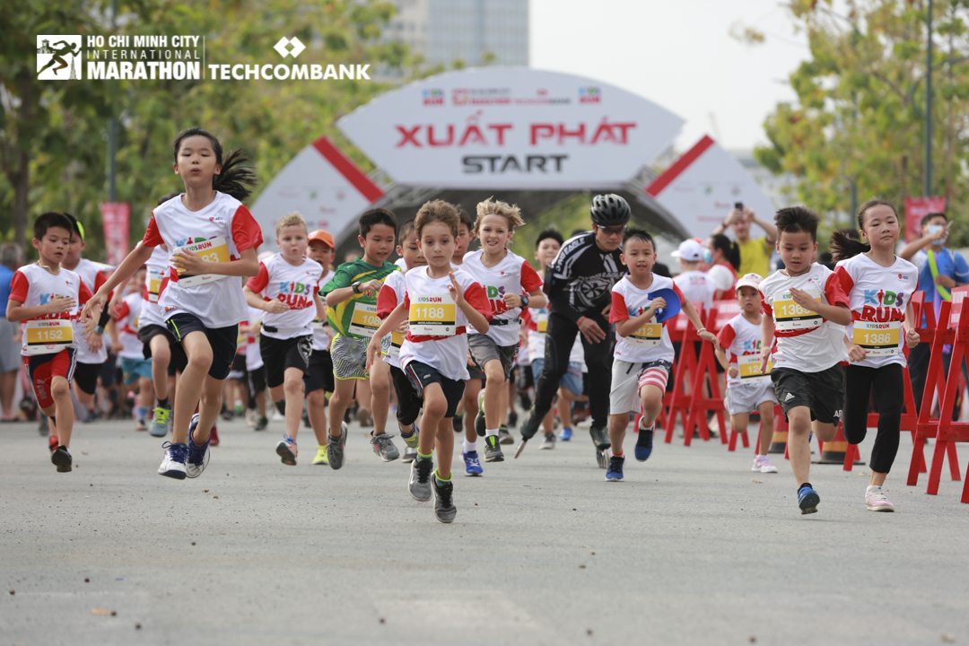 Hơn 500 runner nhí hào hứng tham gia giải chạy thiếu nhi mùa thứ 4.