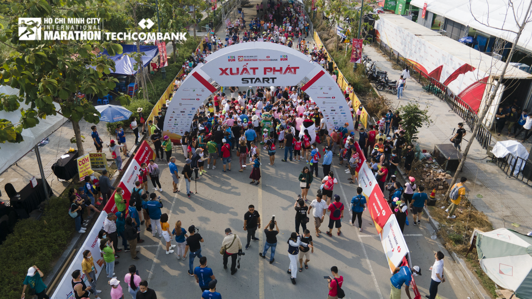 Khoảnh khắc hơn 500 VĐV nhí cùng tranh tài trong giải marathon lớn nhất Việt Nam - Ảnh 1