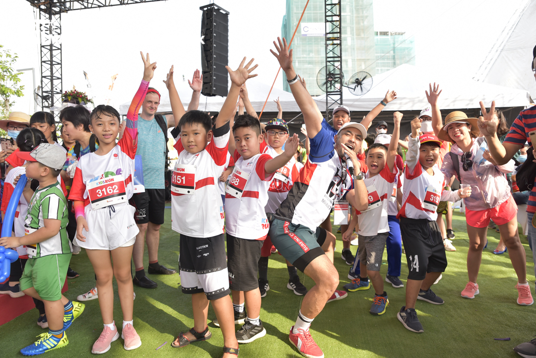 Khoảnh khắc hơn 500 VĐV nhí cùng tranh tài trong giải marathon lớn nhất Việt Nam - Ảnh 7
