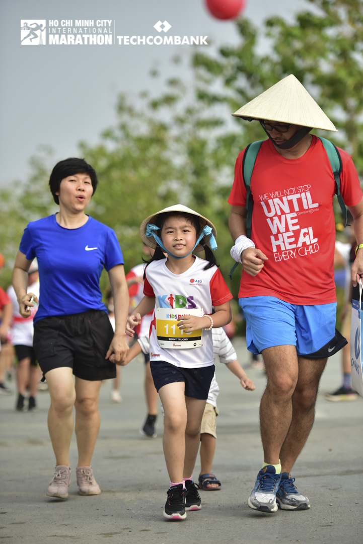 Khoảnh khắc hơn 500 VĐV nhí cùng tranh tài trong giải marathon lớn nhất Việt Nam - Ảnh 8