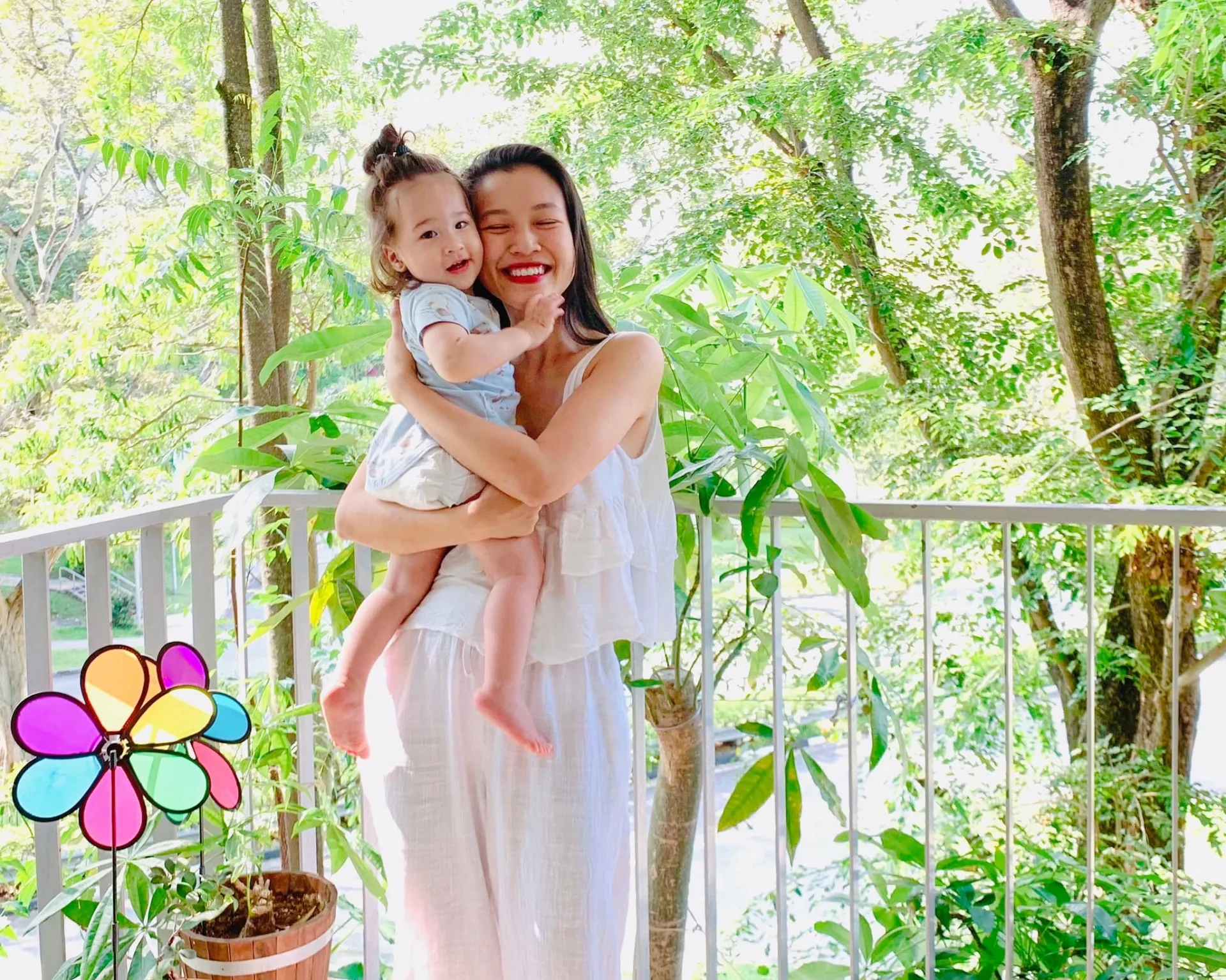 Hôm qua sao làm gì (24/4): - Ảnh 1