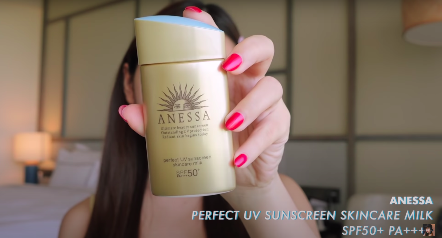 Chloe Nguyễn gắn bó với Anessa Perfect UV Skincare Milk SPF 50+ PA++++ trong cuộc sống đời thường.