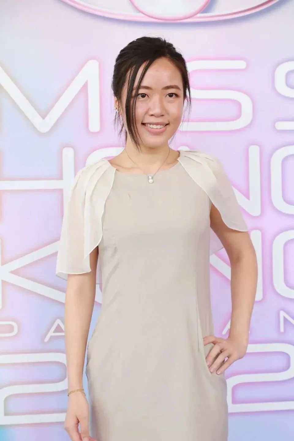Nhan sắc dàn thí sinh Hoa hậu Hong Kong 2021: Người răng hô, người thừa cân - Ảnh 9