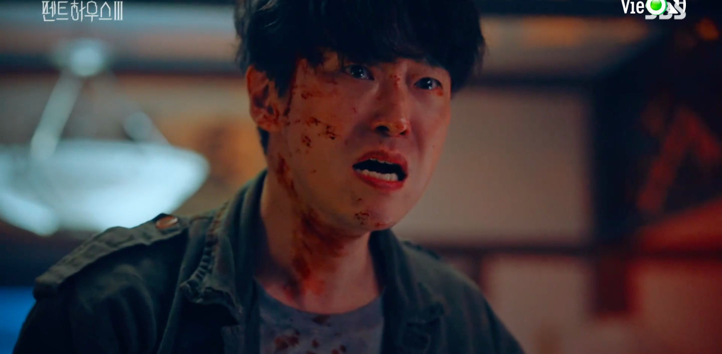 Joo Dan Tae tên thật là Baek Jun Ki, hắn đã giết cả nhà Joo Dan Tae và cướp danh tính của anh.