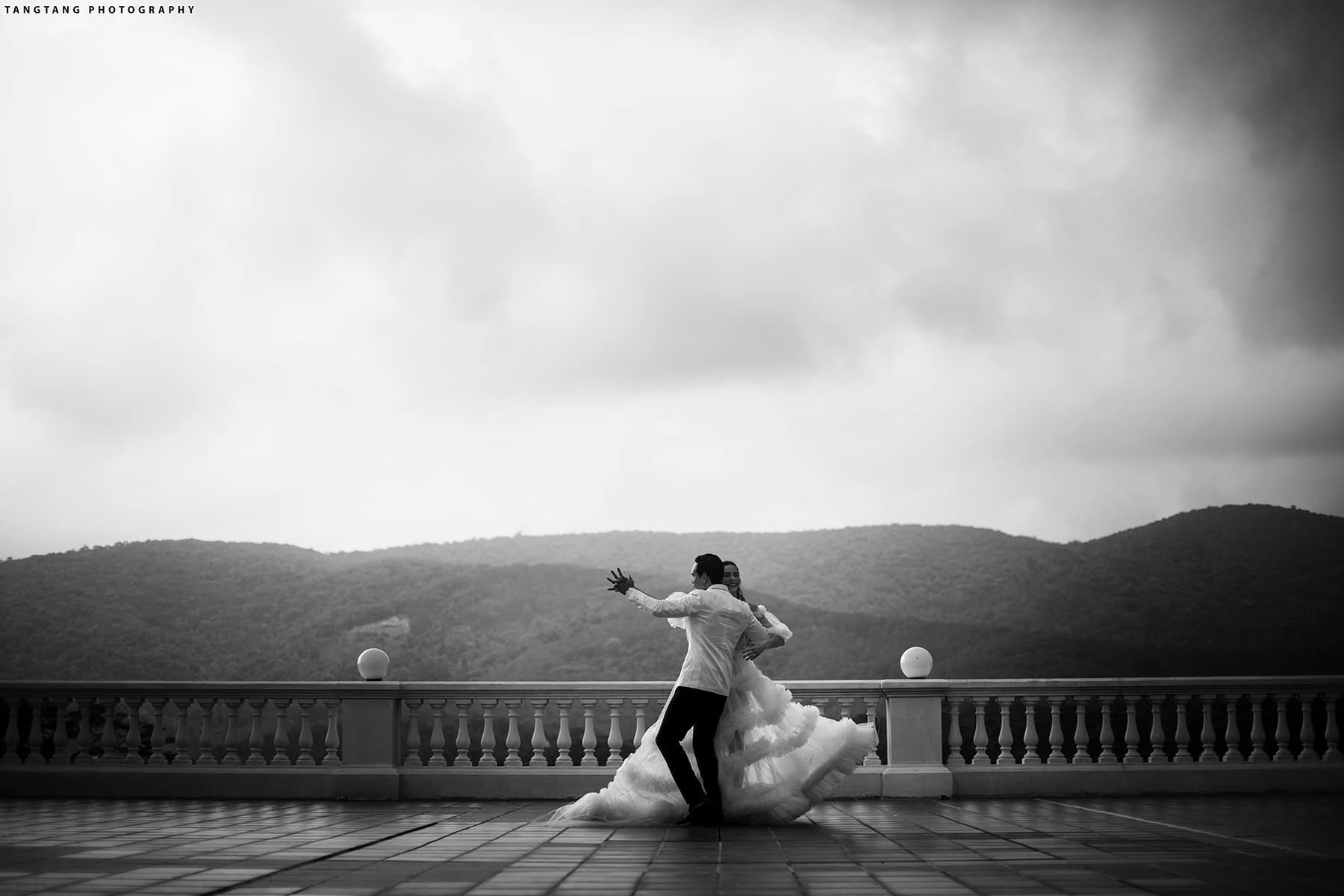 Hà Hồ tung loạt ảnh cưới nhân kỷ niệm 4 năm yêu Kim Lý - Ảnh 4