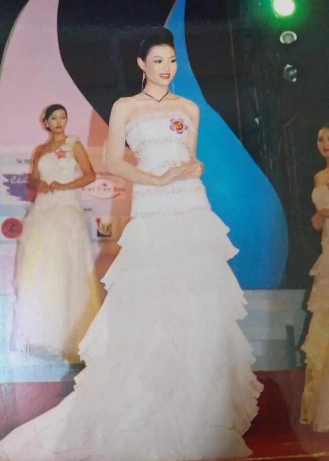 Thanh Hương tung loạt ảnh thời thi hoa hậu năm 17 với bờ vai chuẩn móc áo - Ảnh 2