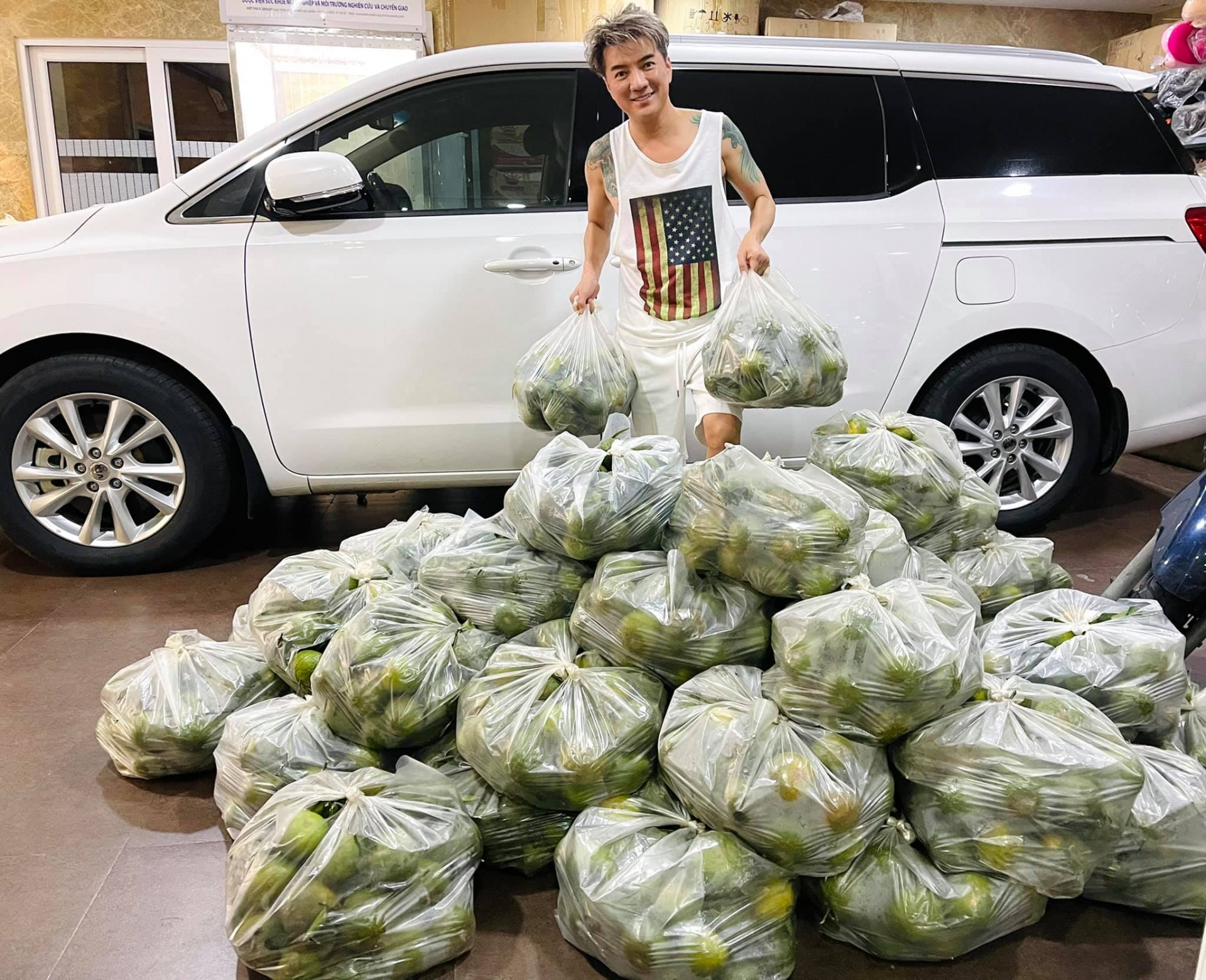 Đàm Vĩnh Hưng mua 500 kg cam ủng hộ nông dân Bình Dương  - Ảnh 1