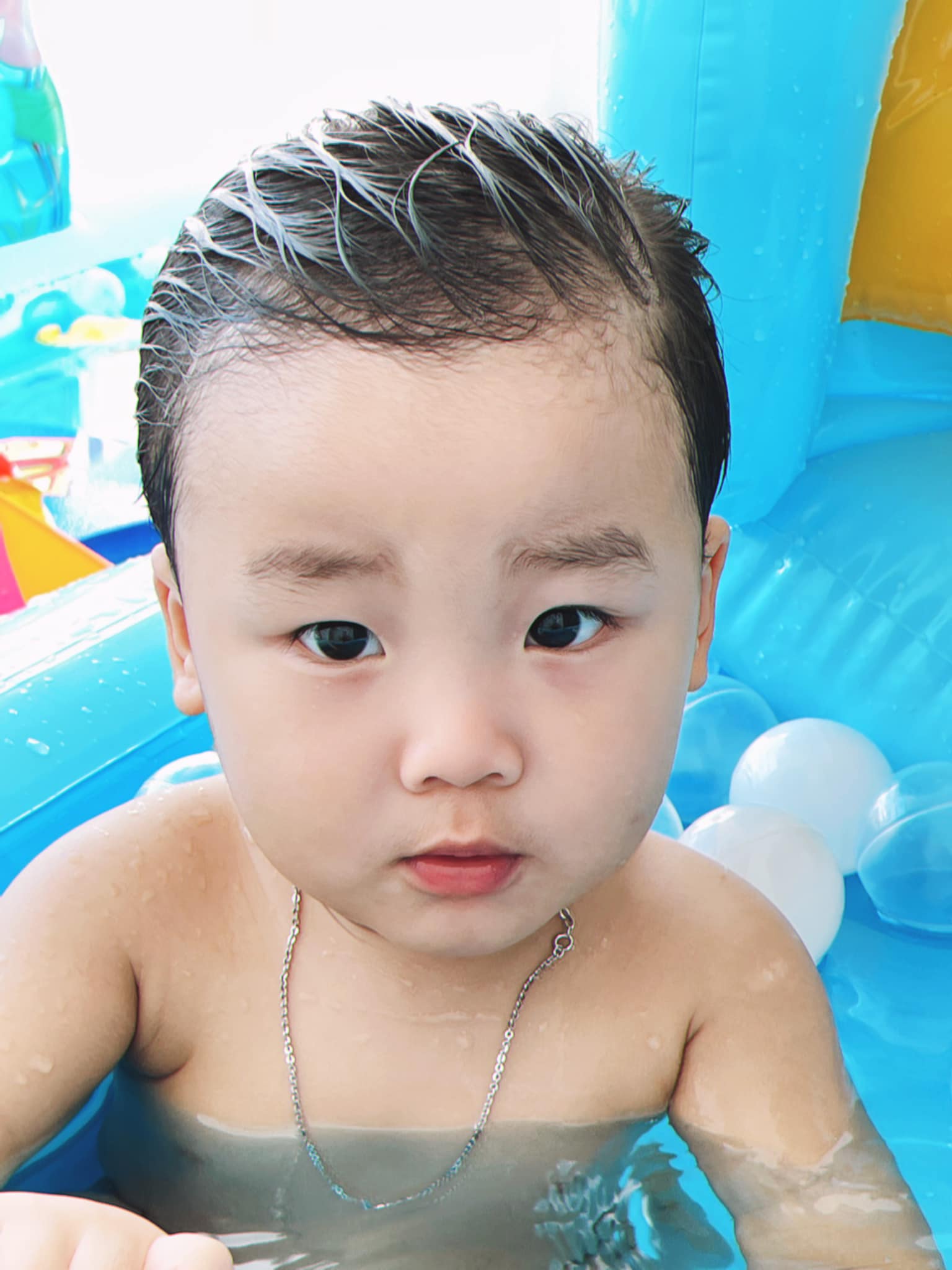Bé Bo - con trai Hòa Minzy bụ bẫm, lanh lợi ở tuổi lên 2.