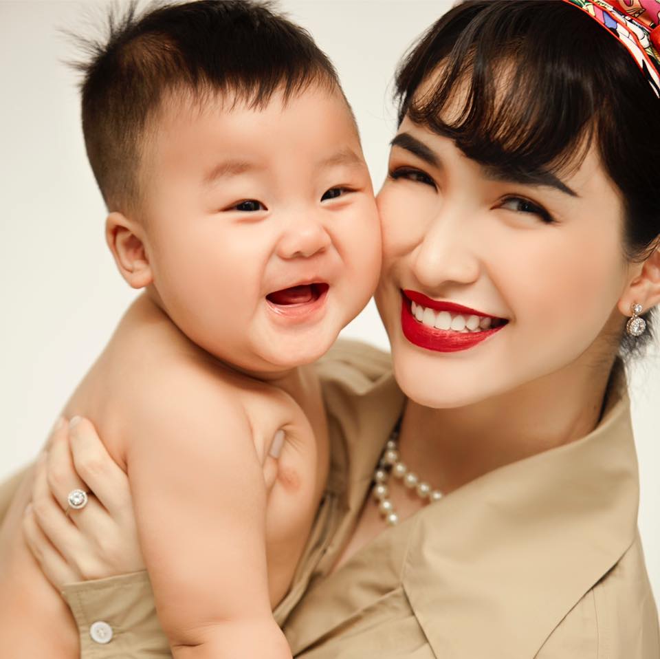 Hòa Minzy lần đầu tiết lộ ảnh tình tứ bên chồng lúc con trai 6 tháng tuổi - Ảnh 2