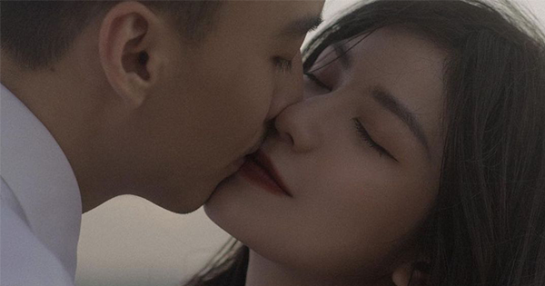 Hot girl An Japan kỉ niệm 4 năm yêu bằng bức ảnh hôn môi tình tứ