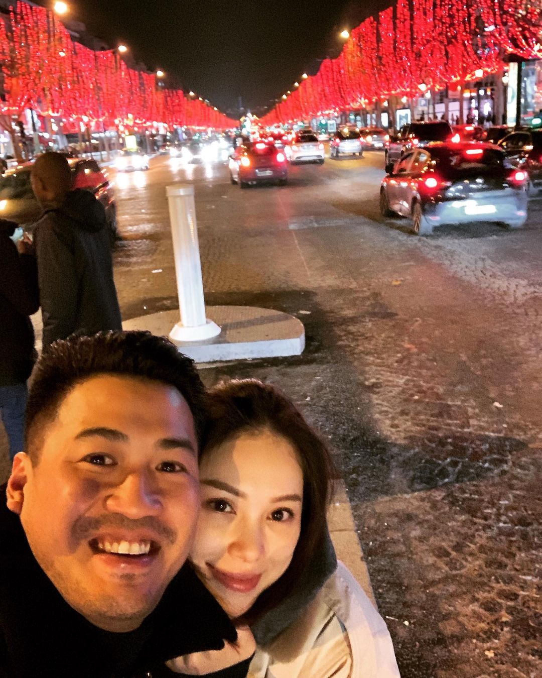 Phillip Nguyễn đăng ảnh tình cảm bên bạn gái Linh Rin và ngọt ngào chú thích biểu tượng trái tim.
