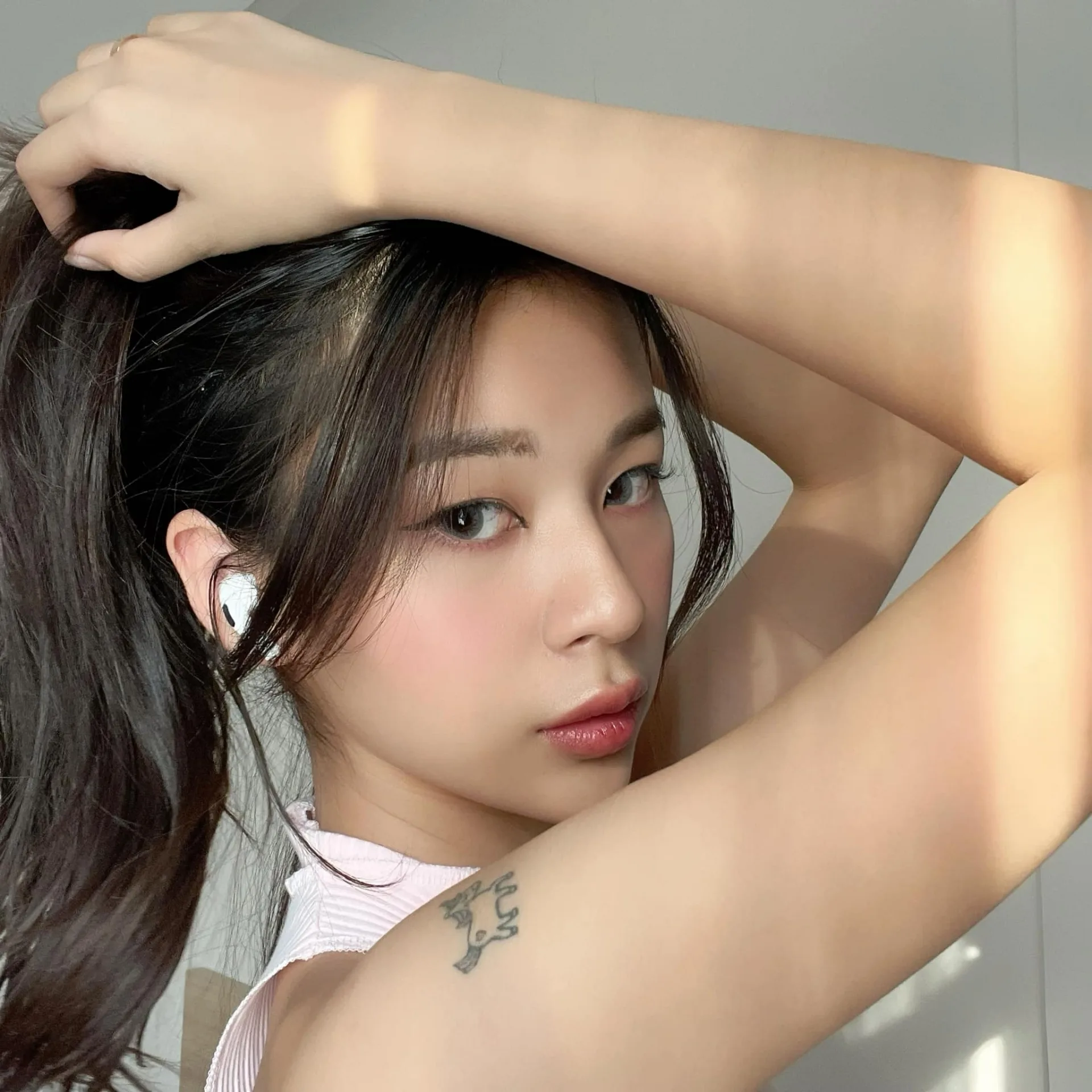 Hôm qua sao làm gì (3/8): Kỳ Duyên khoe eo thon, Lý Nhã Kỳ than 