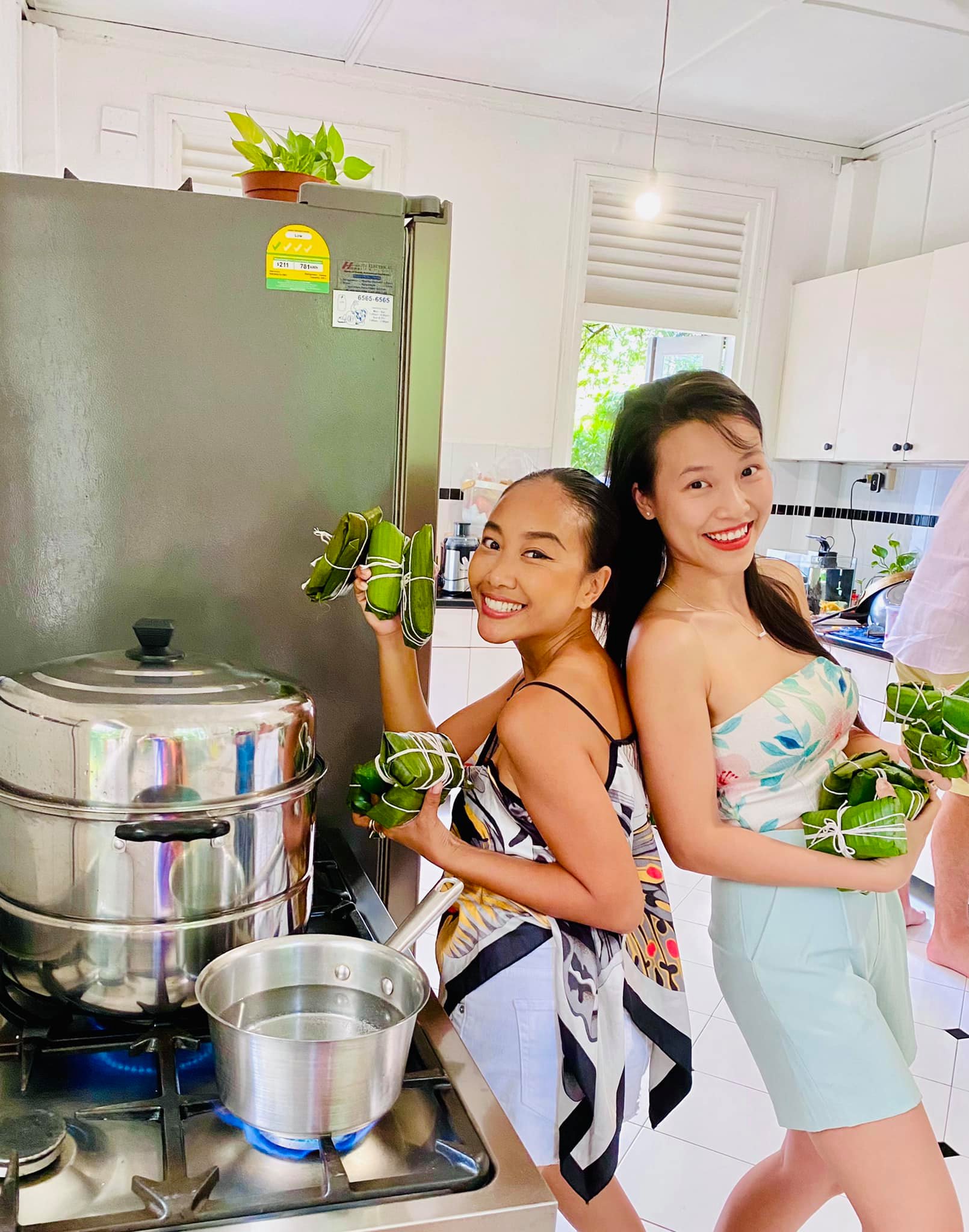 Các bà nội trợ nổi tiếng showbiz Việt tổ chức tiệc làm bánh tại Singapore - Ảnh 5