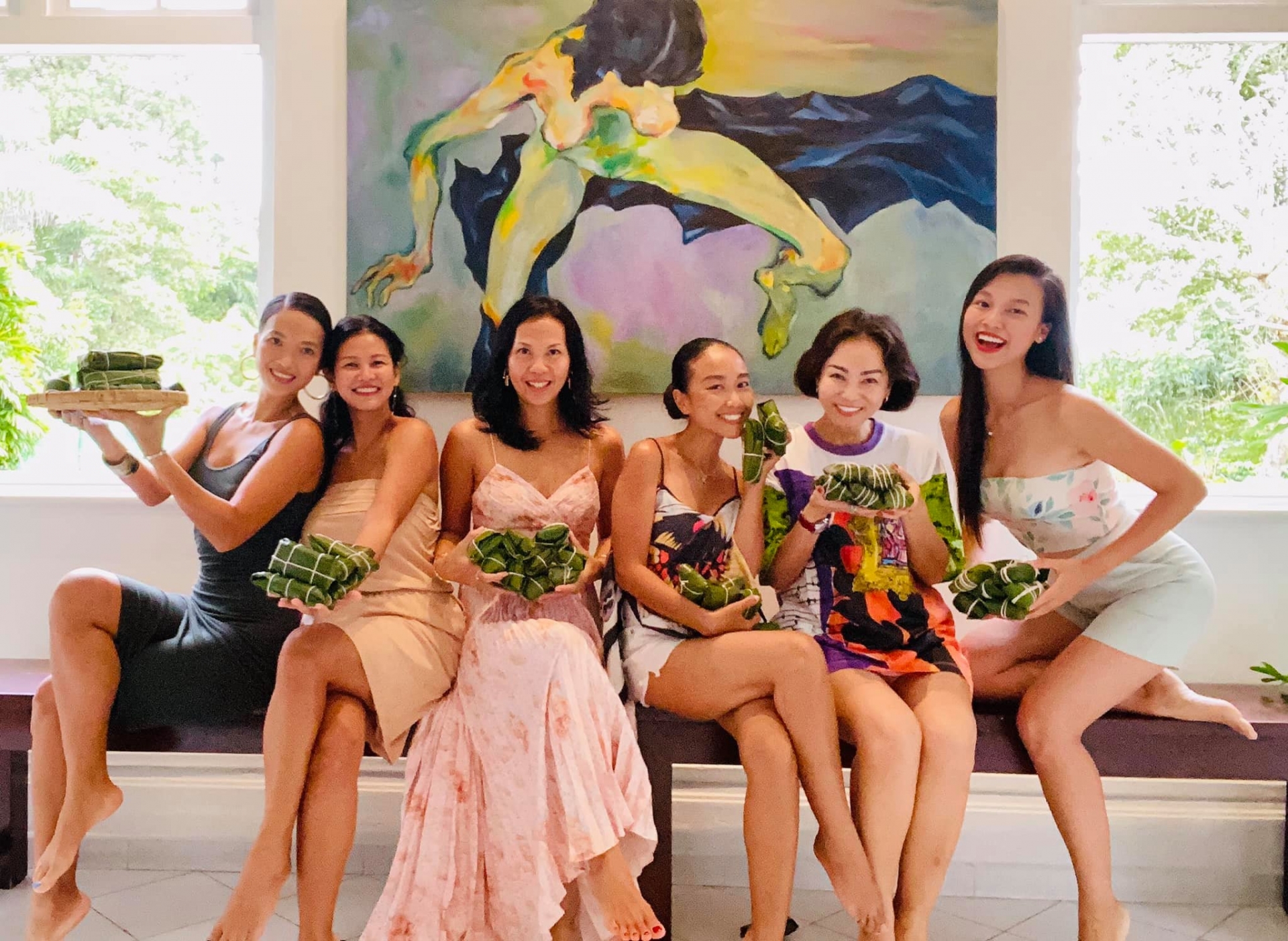 Các bà nội trợ nổi tiếng showbiz Việt tổ chức tiệc làm bánh tại Singapore - Ảnh 2