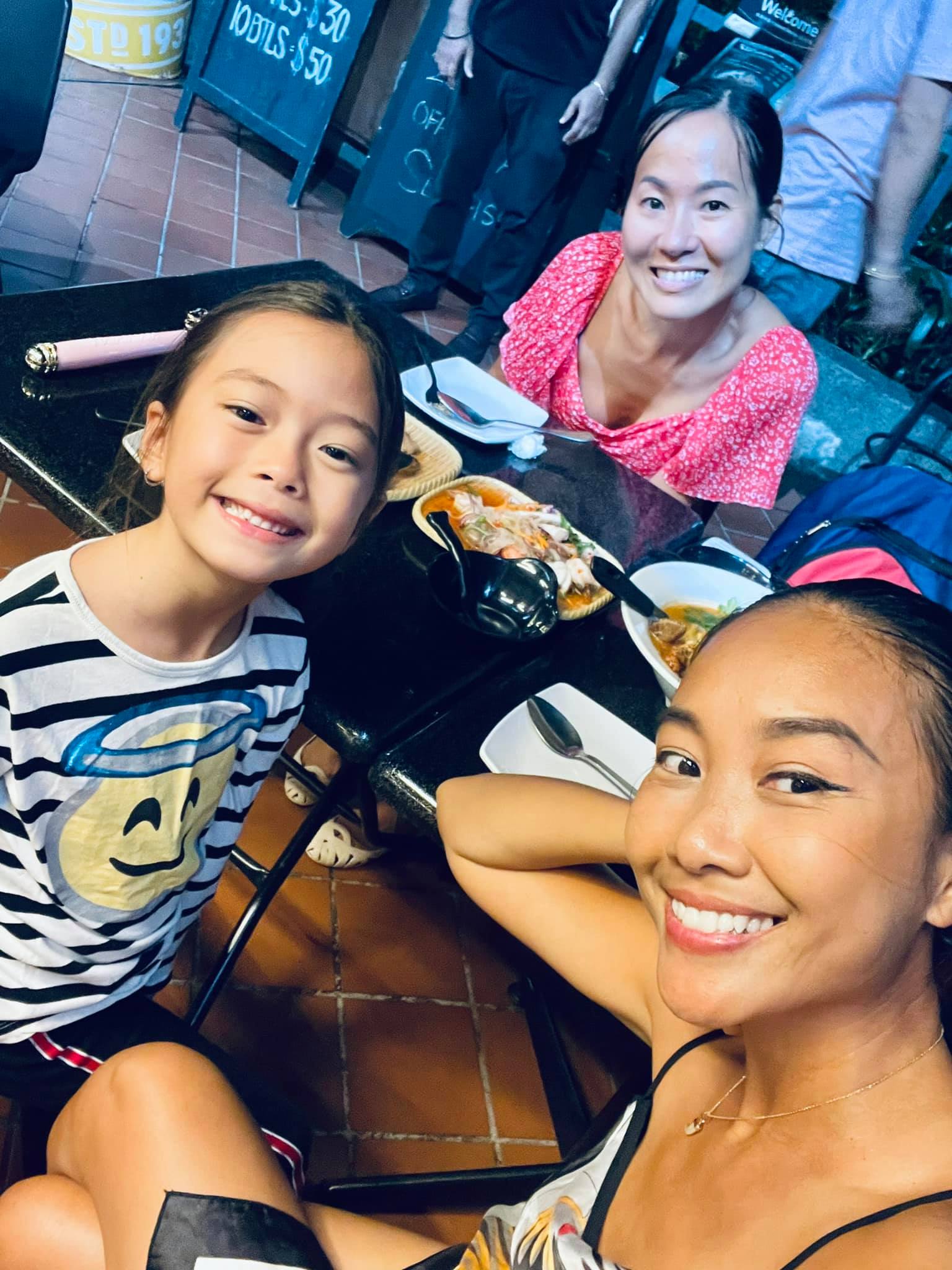 Đoan Trang mừng vì con gái thích nghi tốt với cuộc sống ở Singapore - Ảnh 8